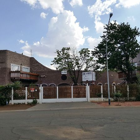 Like A Rock Hotel Bloemfontein Exterior photo